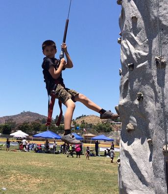 julian-on-the-wall-2